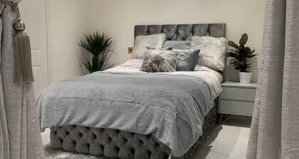 Bury St Edmunds - Apartment - Sleeps 2 - Parking