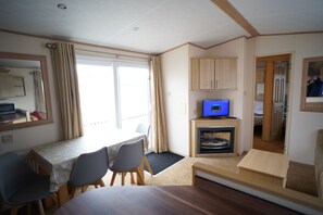 3 bedrooms, bed sheets