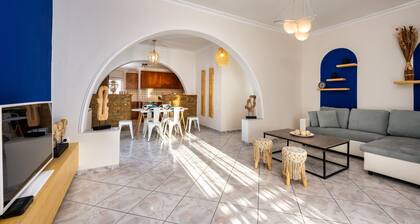 Downton Fira 2-Bed Apt, Sleeps 6, Pet Friendly