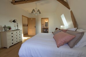 8 Schlafzimmer, Bügeleisen/Bügelbrett, Reisekinderbett, WLAN