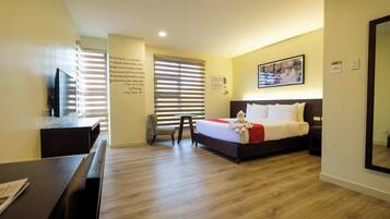 Deluxe Corner Room | In-room safe, individually furnished, desk, iron/ironing board
