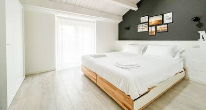 Caravelle - St. Mary's - Penthouse a stone's throw from the sea