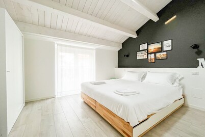 Caravelle - St. Mary's - Penthouse a stone's throw from the sea