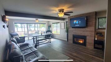 Smart TV, fireplace, table tennis