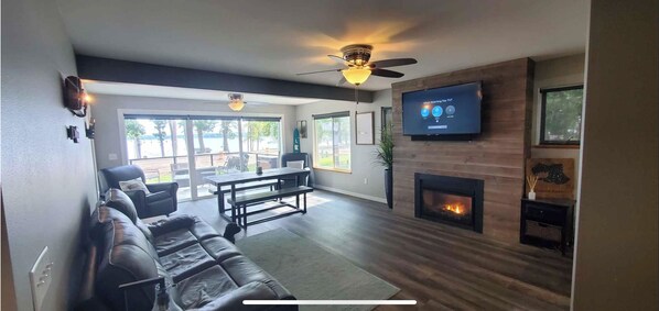 Smart TV, fireplace, table tennis