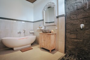 Superior Room | Bathroom - Sitala Suite (Ubud)