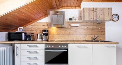 Ferienwohnung 'Zugspitzblick' mit Bergblick, Balkon und WLAN