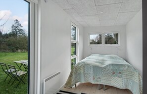 3 bedrooms, iron/ironing board, travel cot, free WiFi