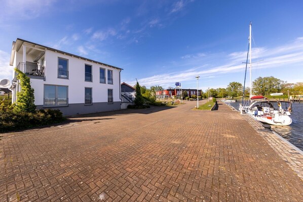 Imagen sin descripción, 1 de 16, botón