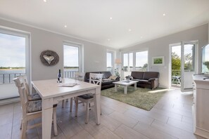 Unclassified image, 3 of 15, button - Vacation apartment Seeblick - Vacation at the natural harbor Puddemin (Poseritz)