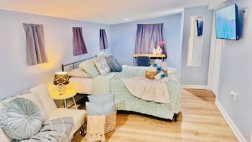 2 bedrooms, in-room safe, desk, travel cot