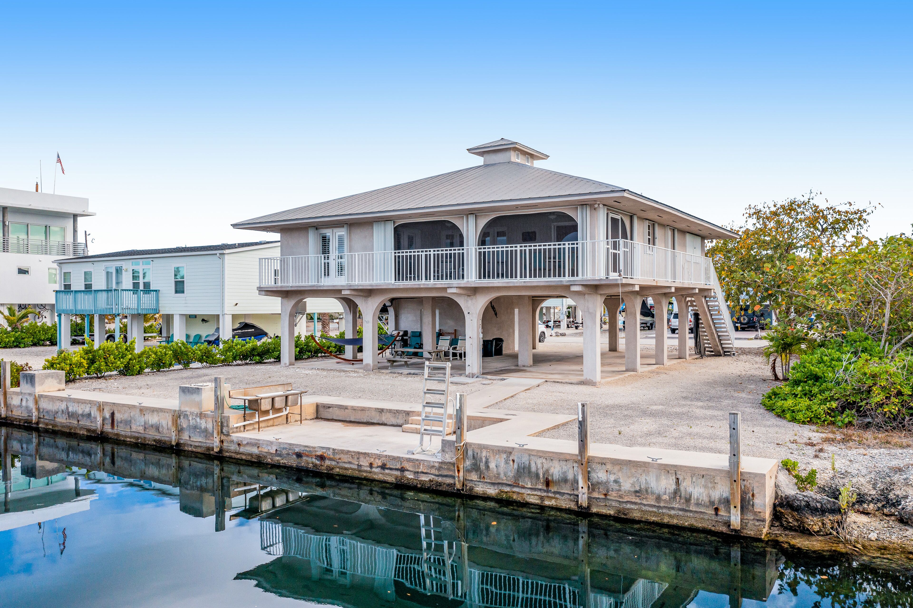 Waterfront home with screened lanai, patio, central AC, & washer/dryer