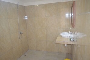 Bathroom - Omah Kloewoeng Resort Kaliurang (Pakem)