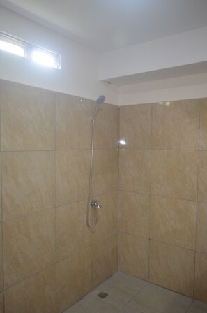 Tienda económica, 1 cama de matrimonio | Baño