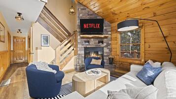 Smart TV, chimenea, videojuegos y futbolito