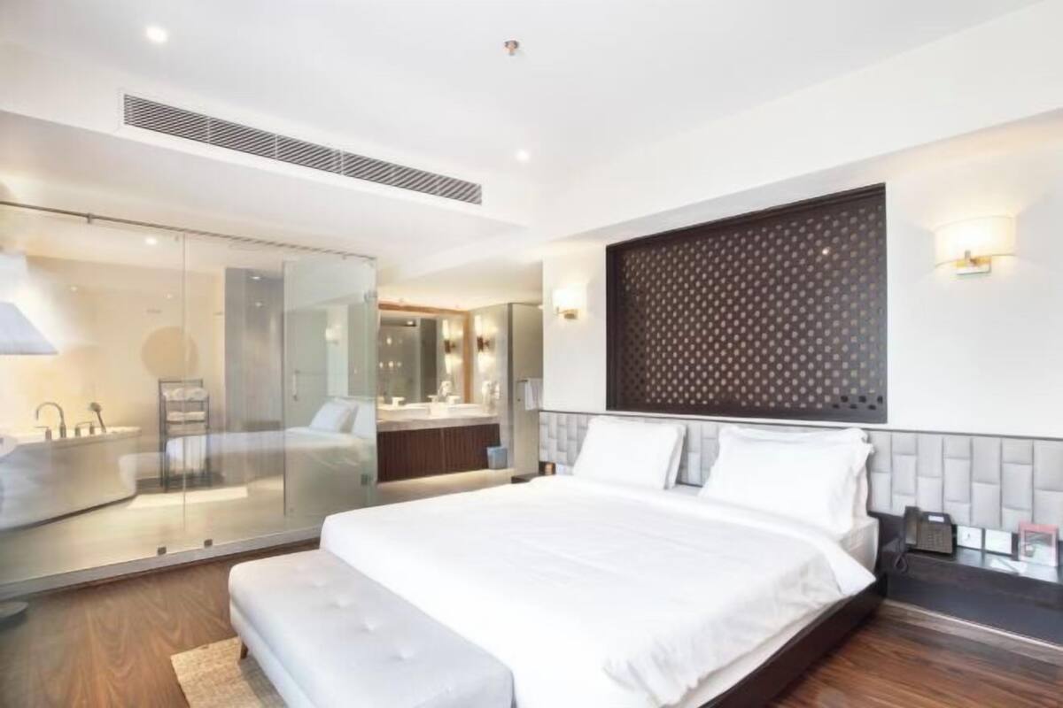 Premium bedding, pillow-top beds, minibar, in-room safe