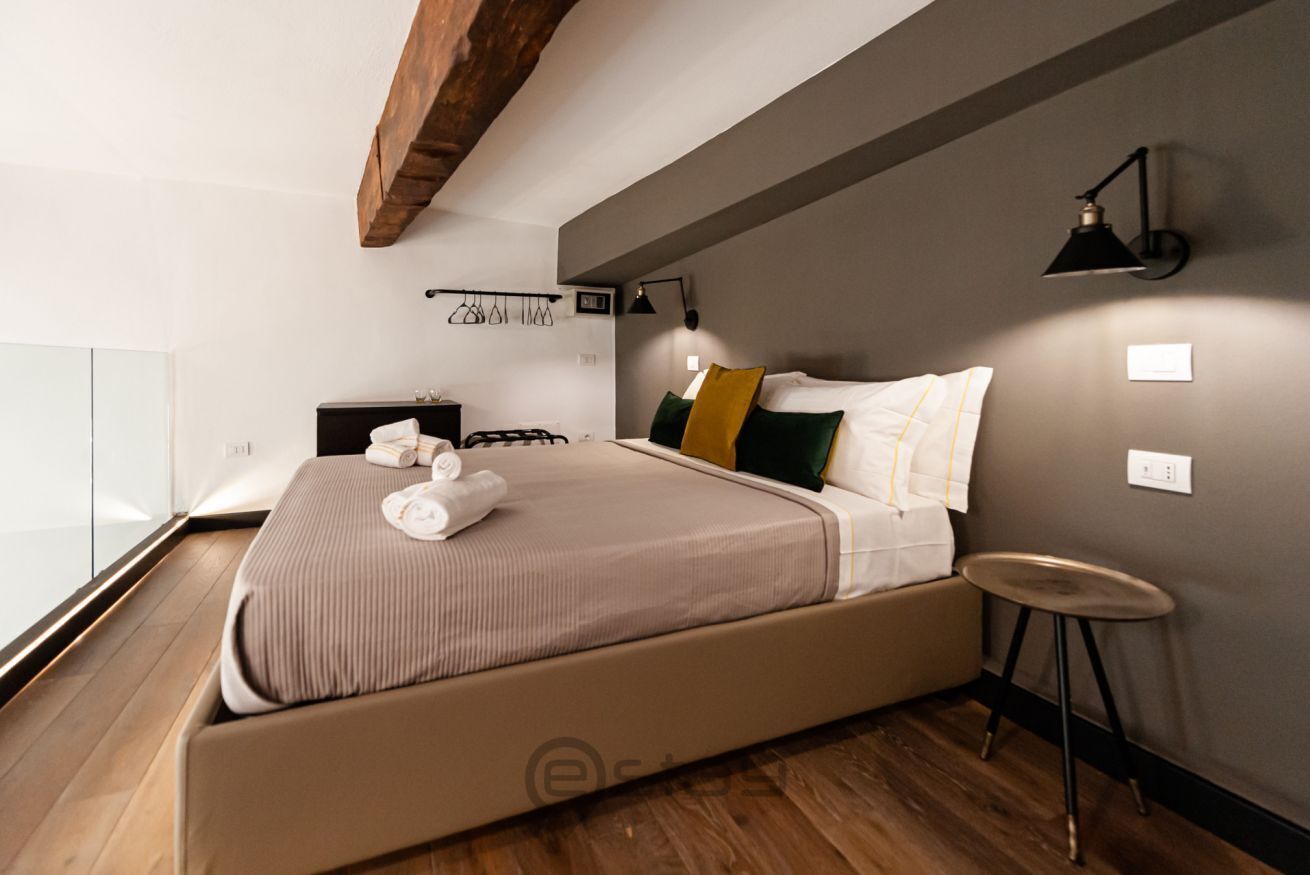 6 bedrooms, iron/ironing board, WiFi, bed sheets