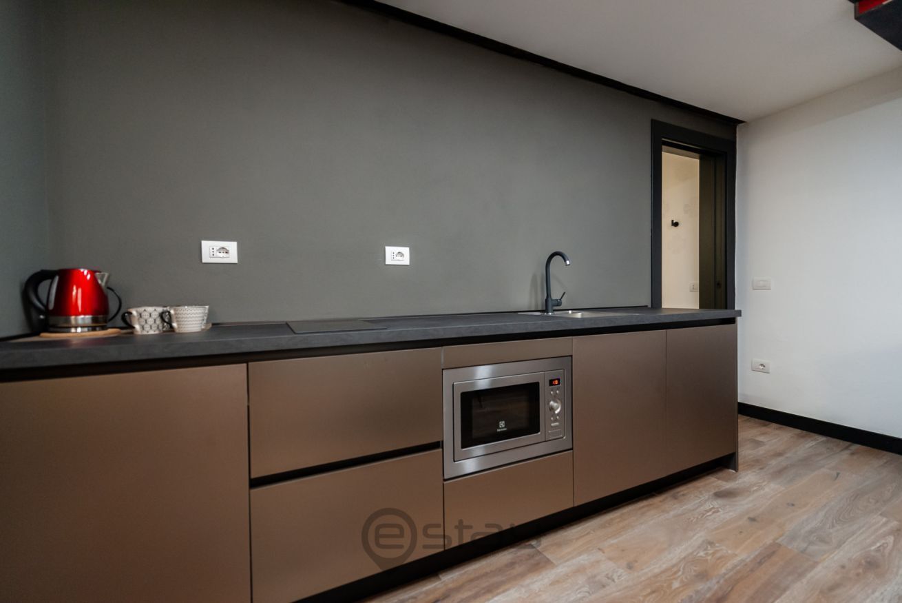 Réfrigérateur, micro-ondes, plaque de cuisson, lave-vaisselle