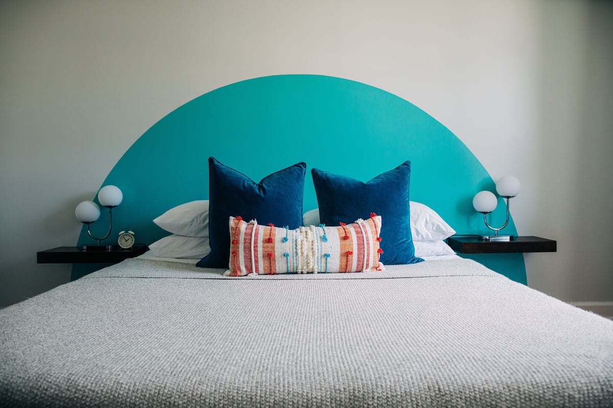 Suite superior, 1 cama King size y sofá cama, cocina, vista a la ciudad | 2 habitaciones, ropa de cama de alta calidad y edredón