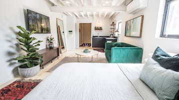 Signature suite, 1 queensize bed, niet-roken | Luxe beddengoed, donzen dekbedden, bedden met traagschuimmatras