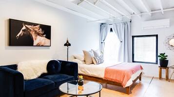 Traditional Suite, 1 Queen Bed, Non Smoking, Courtyard View | 2 bedrooms, premium bedding, down duvets, memory-foam beds