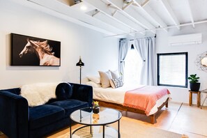 Traditional Suite, 1 Queen Bed, Non Smoking, Courtyard View | Premium bedding, down comforters, memory foam beds