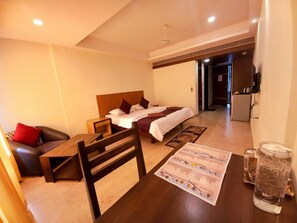 Kahden hengen deluxe-huone | Egyptinpuuvillaiset lakanat, ylelliset vuodevaatteet, untuvapeitot