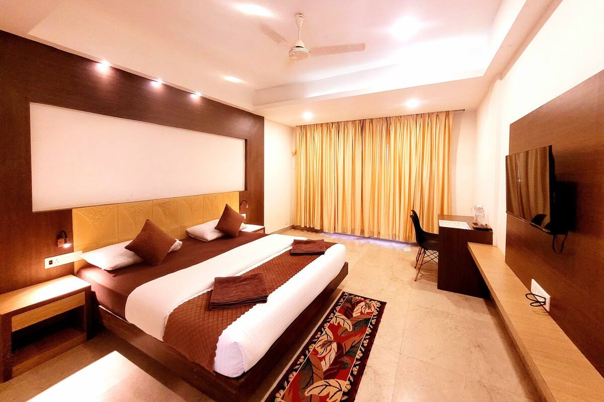 Egyptian cotton sheets, premium bedding, down duvets, pillow-top beds