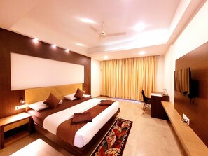 Egyptian cotton sheets, premium bedding, down duvets, pillow-top beds - Famafa Beach Resort (Arambol)