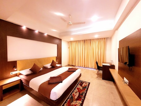Egyptian cotton sheets, premium bedding, down comforters, pillowtop beds. Famafa Beach Resort