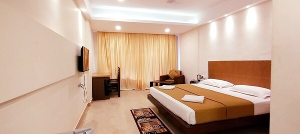 Deluxe Double Room | Egyptian cotton sheets, premium bedding, down comforters, pillowtop beds - Famafa Beach Resort (Arambol)