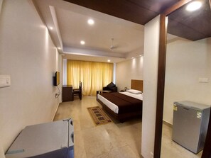 Egyptian cotton sheets, premium bedding, down comforters, pillowtop beds - Famafa Beach Resort (Arambol)