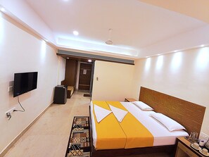 Egyptian cotton sheets, premium bedding, down comforters, pillowtop beds - Famafa Beach Resort (Arambol)