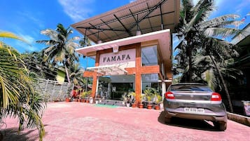 Fachada de la propiedad