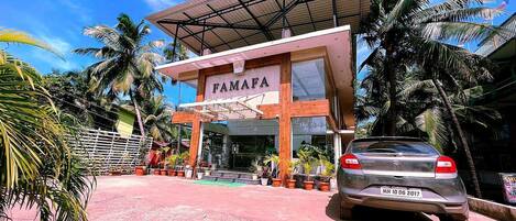 Fachada de la propiedad