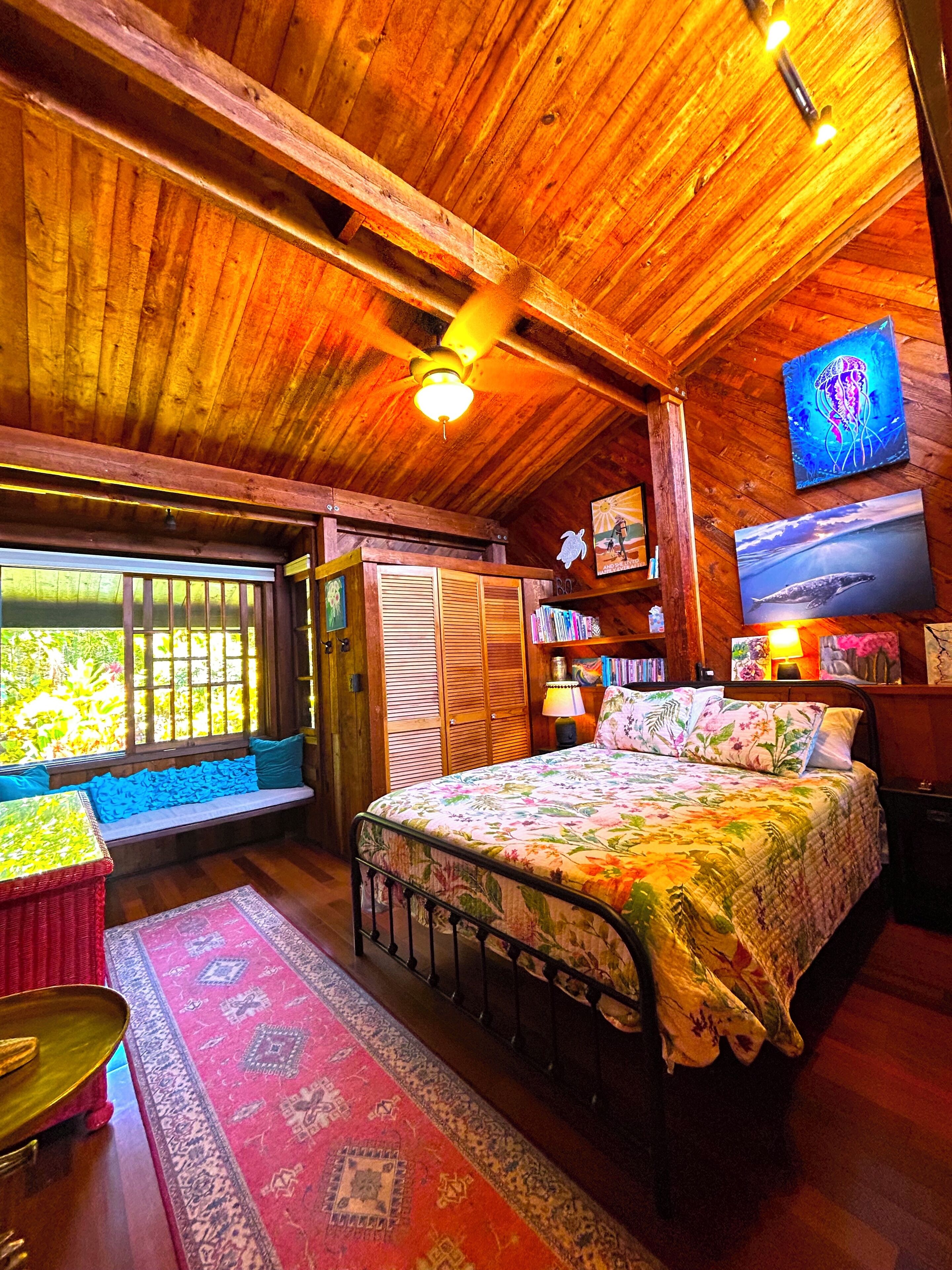 4 bedrooms, in-room safe, desk, iron/ironing board