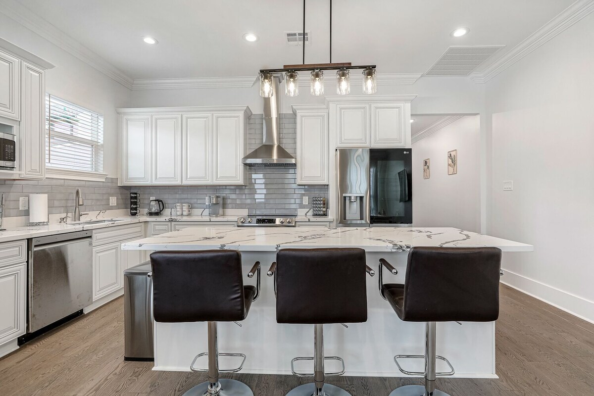 Newly constructed 4 Bed luxury house with Private Heated Pool