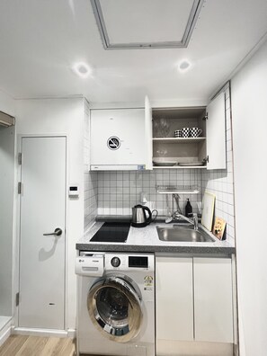 Family Quadruple Room | Private kitchen | Full-size fridge, microwave, dishwasher, electric kettle