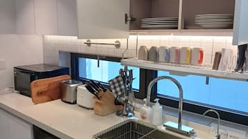 Apartamento familiar | Cocina privada | Frigorífico grande, microondas, lavavajillas y hervidor eléctrico