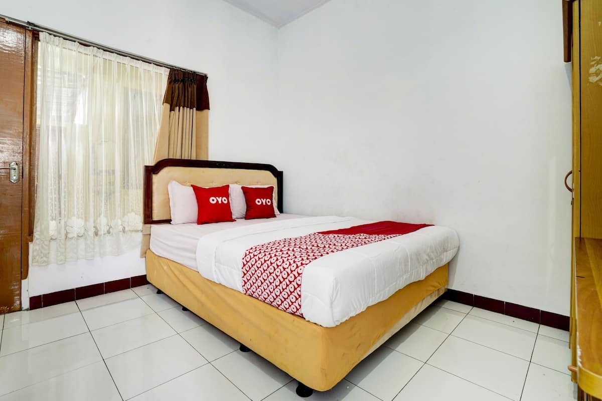 Deluxe Double Room | Desk, free WiFi, bed sheets