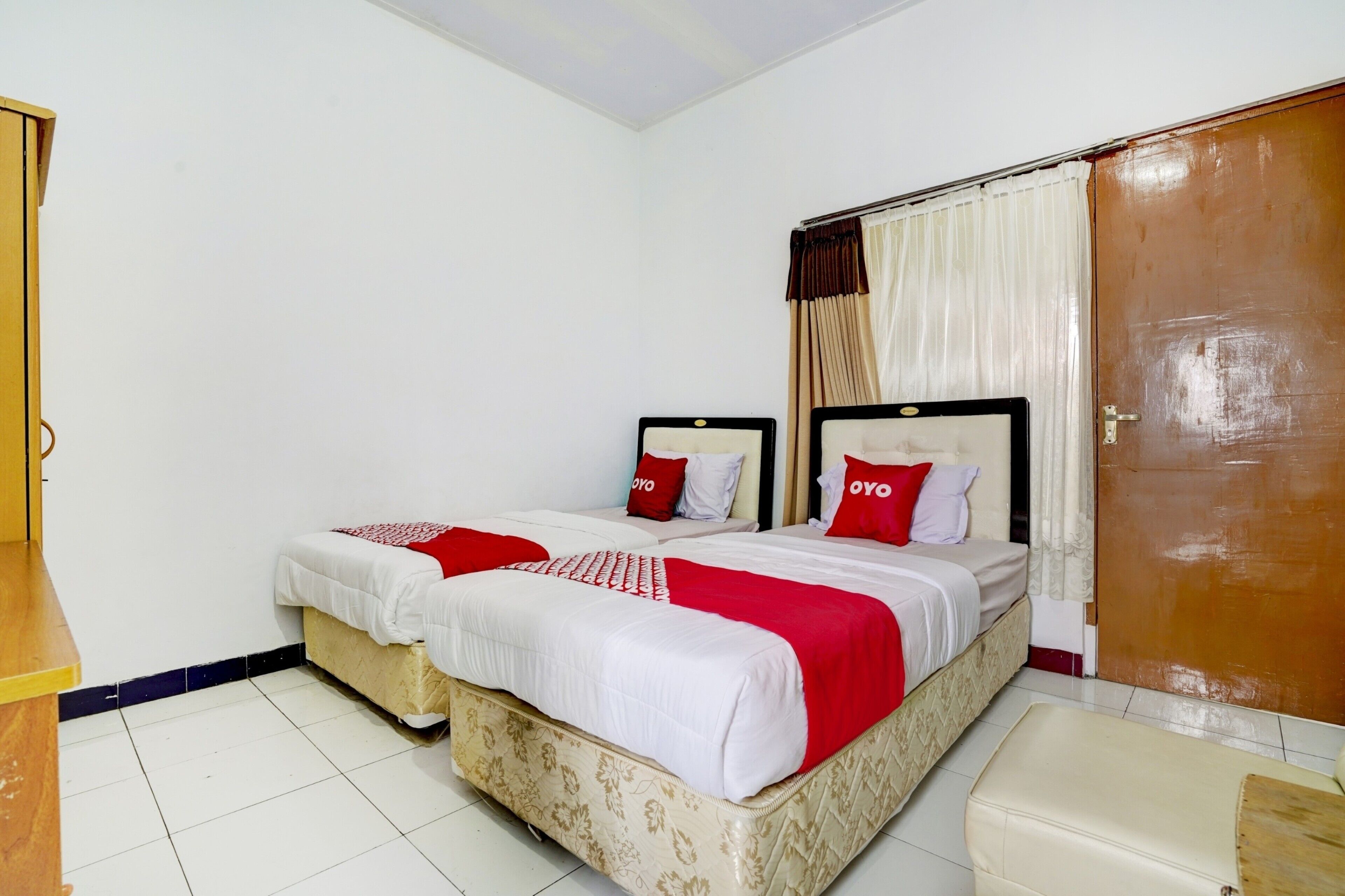 Deluxe Twin Room | Desk, free WiFi, bed sheets