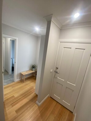 Interior - Beautiful 2 Story White Weatherboard townhouse (Alfredton)