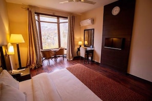 Deluxe Δίκλινο Δωμάτιο (Double) | Ηχομόνωση, δωρεάν Wi-Fi, κλινοσκεπάσματα