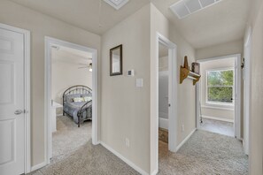 3 bedrooms, desk, iron/ironing board, free WiFi