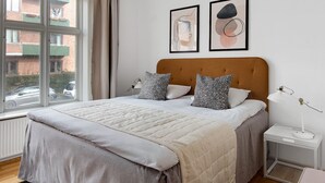 2 slaapkamers, een strijkplank/strijkijzer, internet, beddengoed