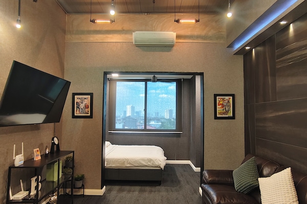 Design Condo | Ruang tamu | 64 inci sebuah televisyen pintar dengan digital, Netflix