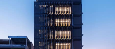 Vista frontal de la propiedad