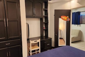 2 habitaciones, escritorio, tabla de planchar con plancha y wifi