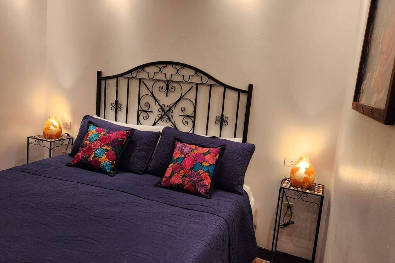 1 dormitorio, escritorio, tabla de planchar con plancha y wifi