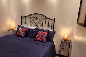 1 habitación, escritorio, tabla de planchar con plancha y wifi